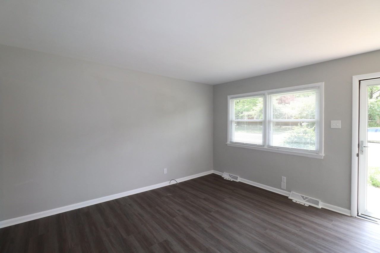 155 Delmont Dr - Photo 2 of 13