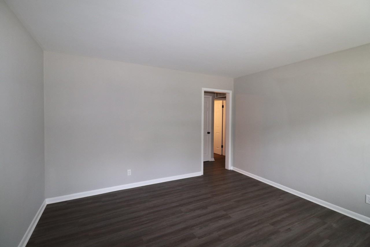 155 Delmont Dr - Photo 3 of 13