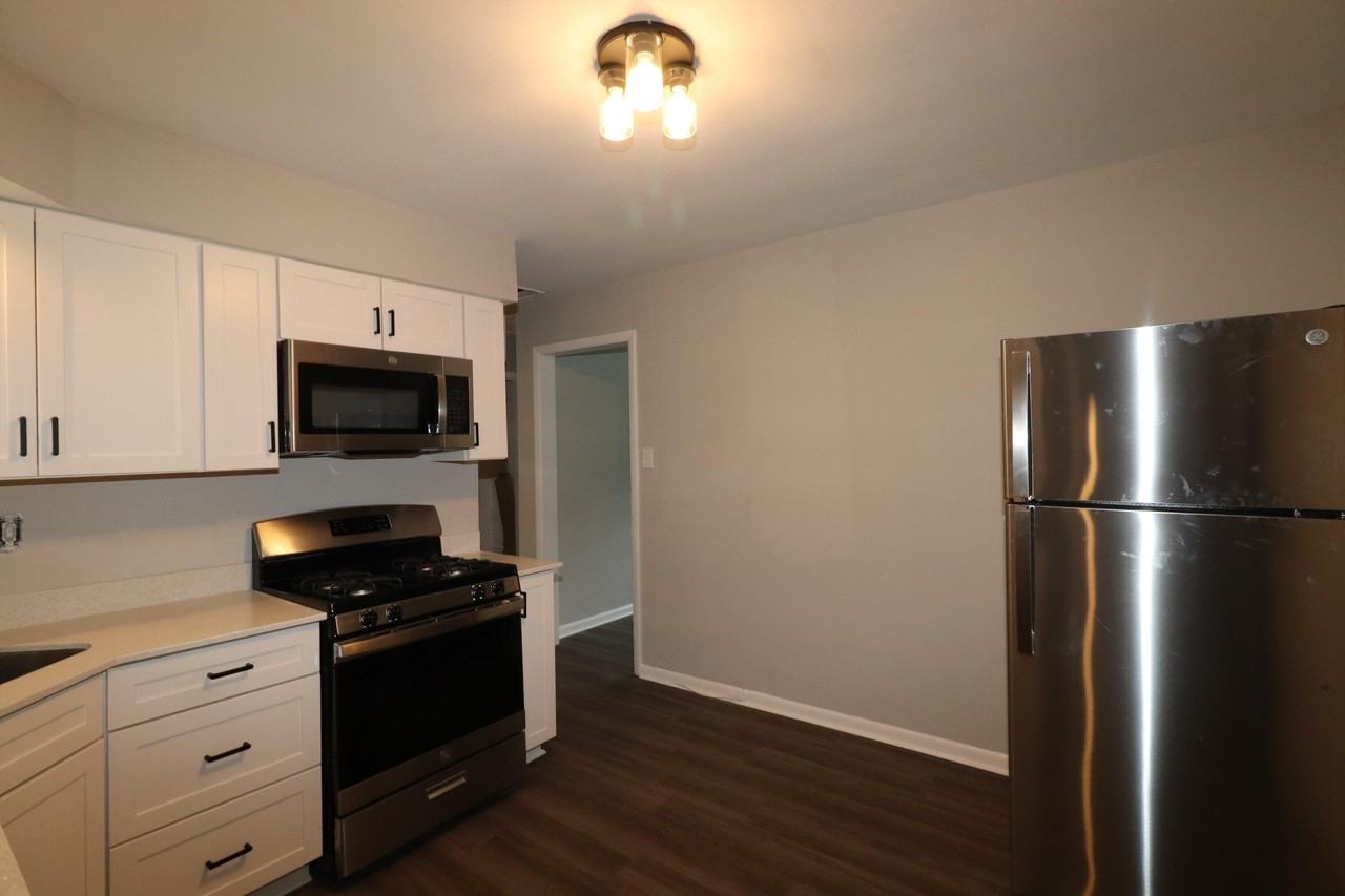 155 Delmont Dr - Photo 6 of 13