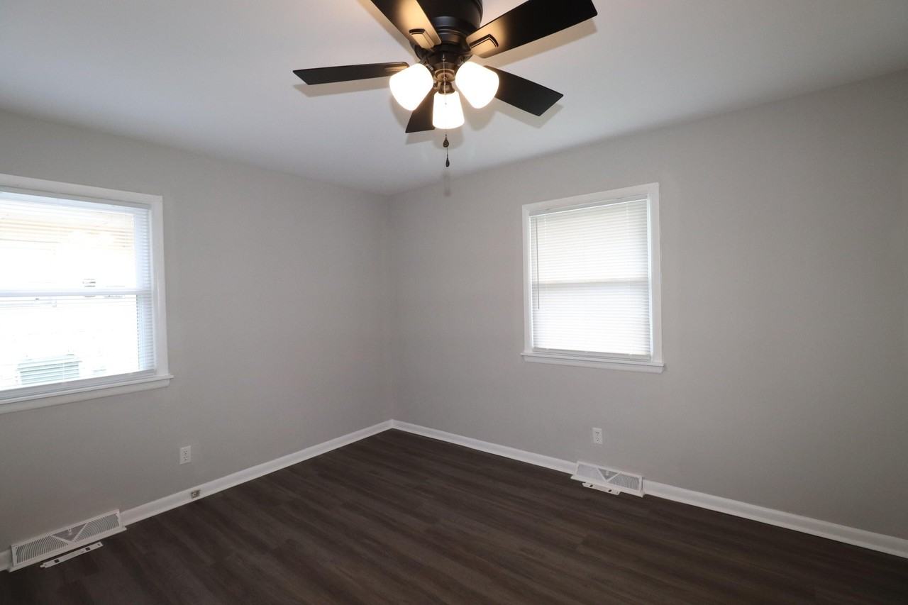 155 Delmont Dr - Photo 7 of 13