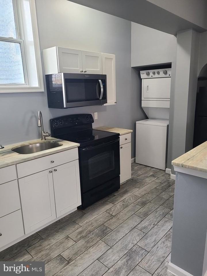 918 N Clayton St - Photo 5 of 11