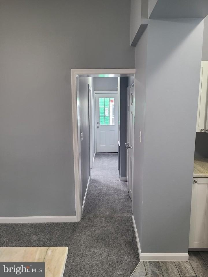 918 N Clayton St - Photo 6 of 11