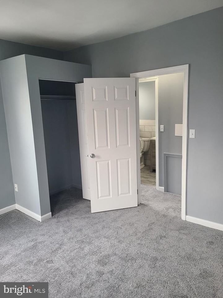 918 N Clayton St - Photo 7 of 11