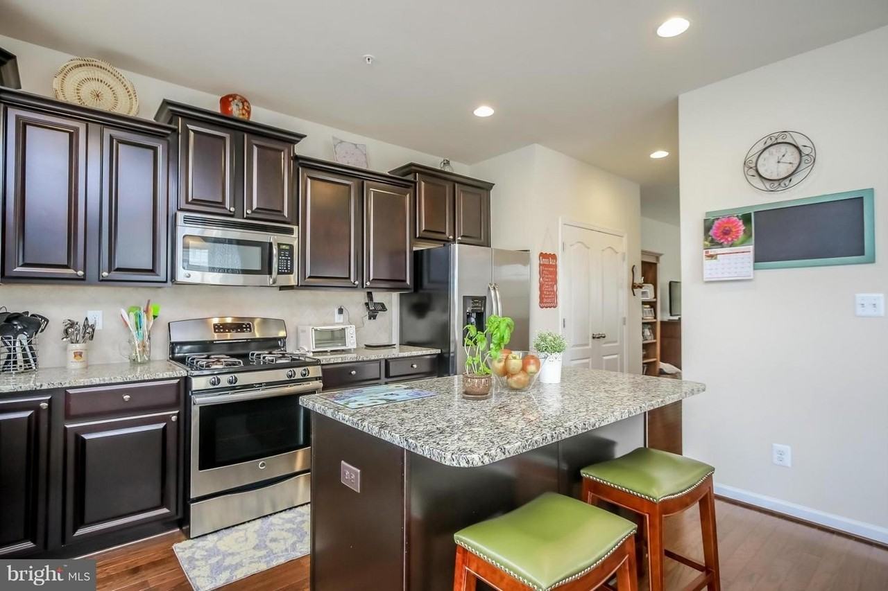 7532 Briargrove Ln - Photo 3 of 50