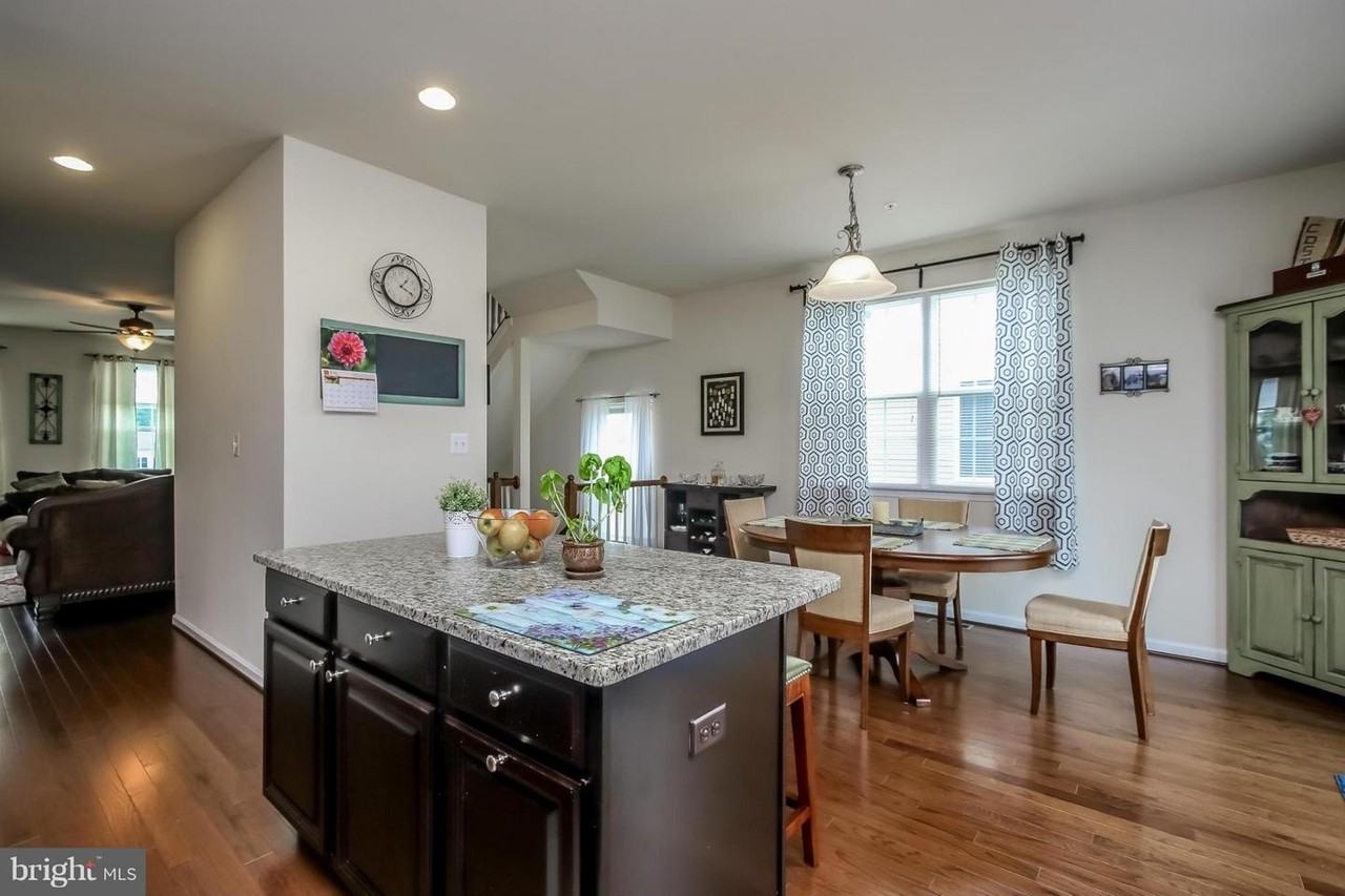 7532 Briargrove Ln - Photo 4 of 50