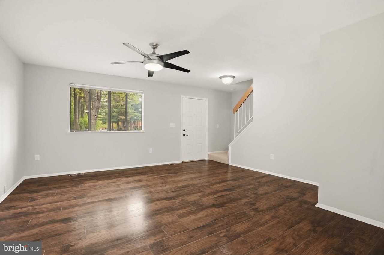 1382 Almond Dr - Photo 6 of 36