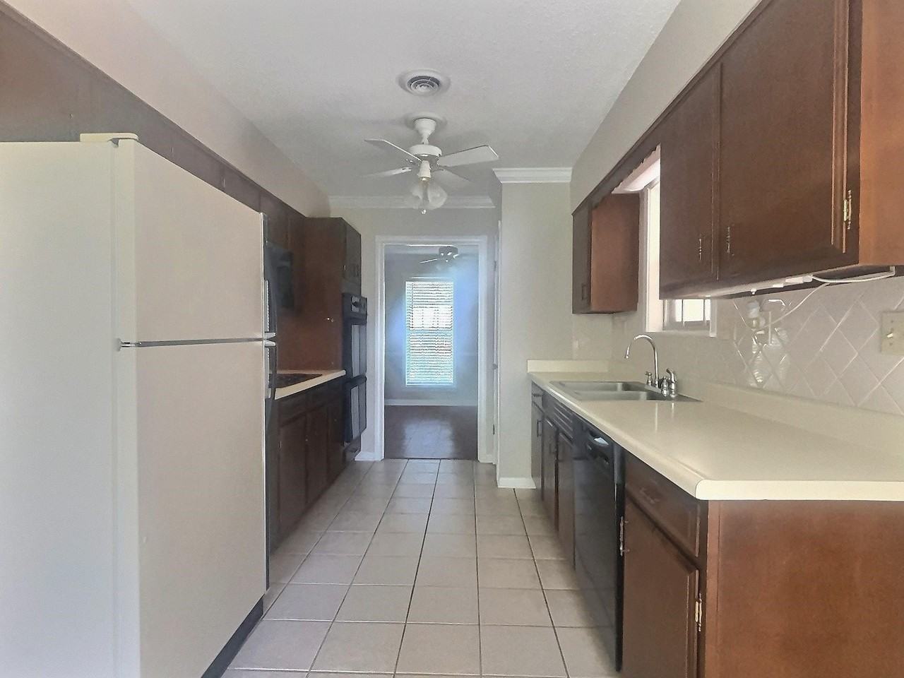 335 Alexander Cv - Photo 6 of 27