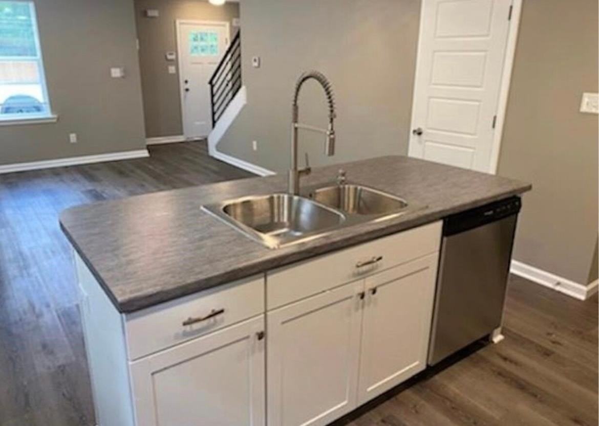 2395 Avery Ave - Photo 6 of 9