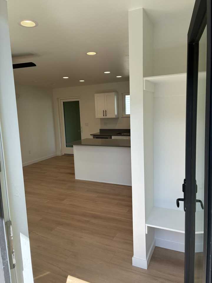 637 South River Street - Photo 3 of 50