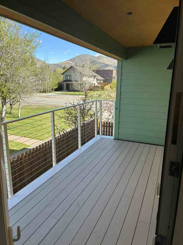 637 South River Street - Photo 6 of 50