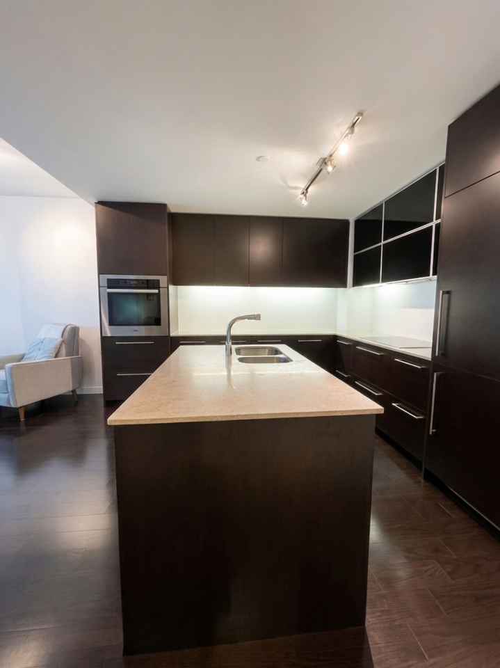 170 Avenue Rd - Photo 2 of 10