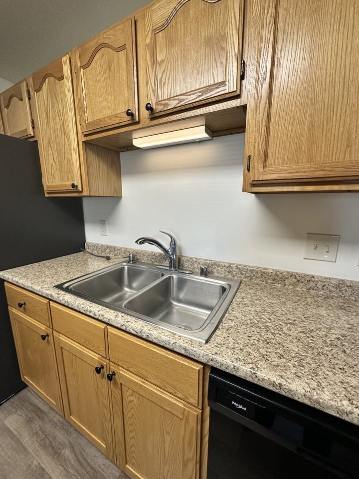 100 Christopher Drive - Photo 7 of 29