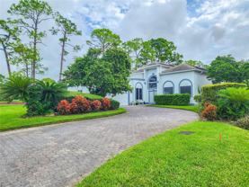 1 Bay Pointe Dr - Photo 1 of 1