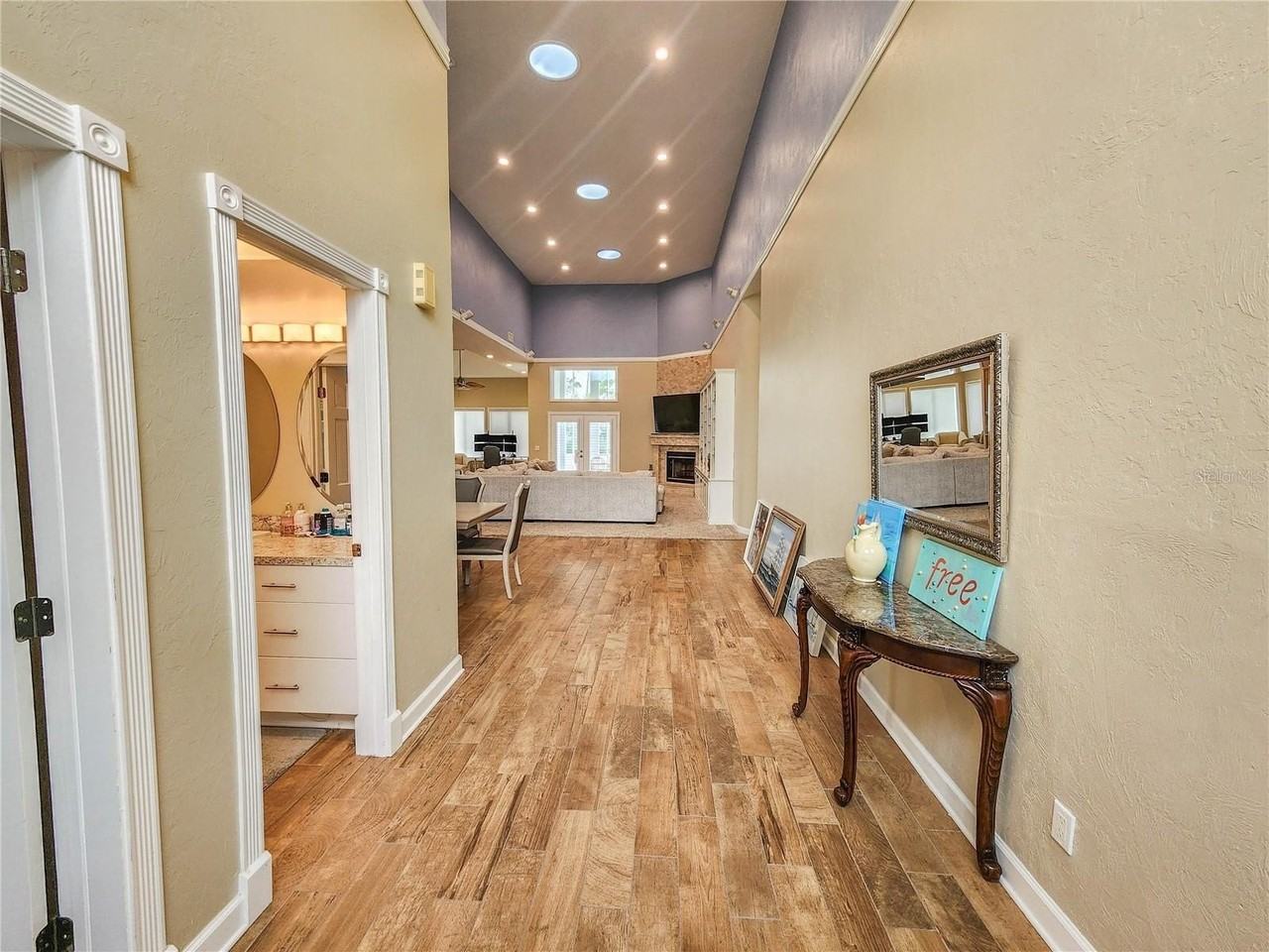 1 Bay Pointe Dr - Photo 4 of 40