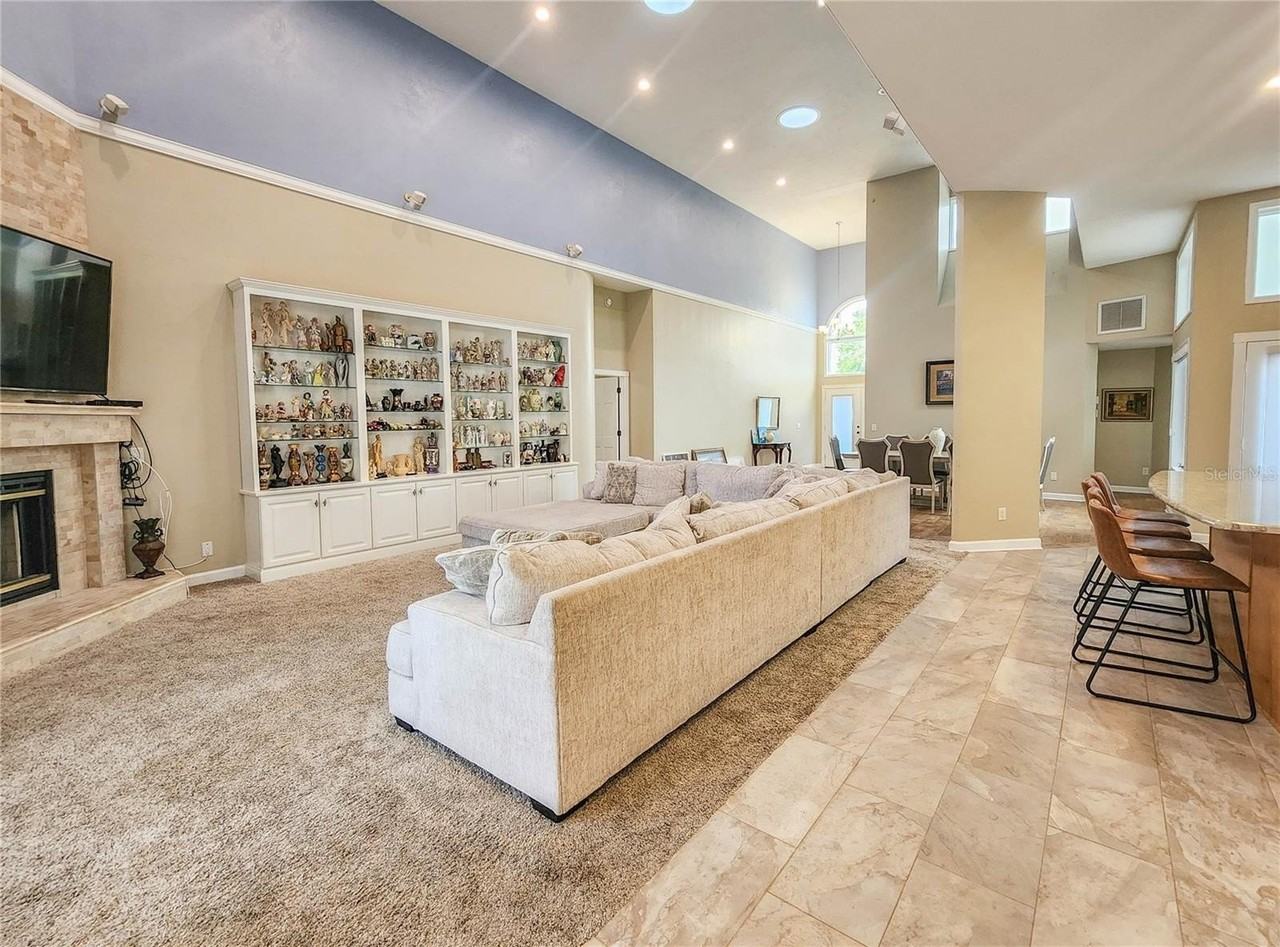 1 Bay Pointe Dr - Photo 7 of 40