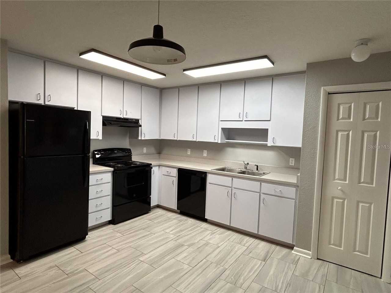 911 Nw 4th Ave - Photo 3 of 13