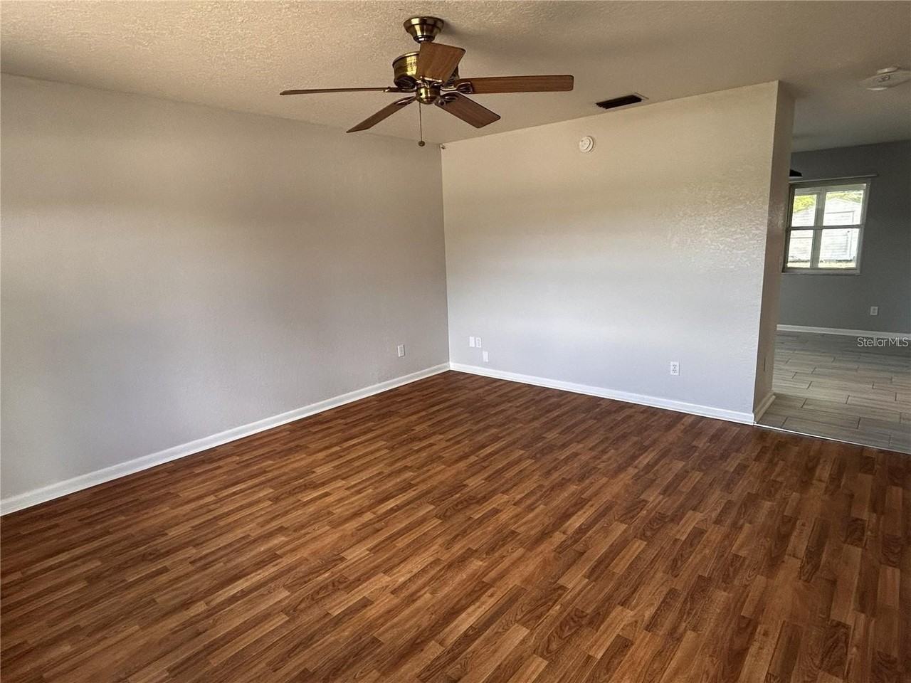 911 Nw 4th Ave - Photo 6 of 13