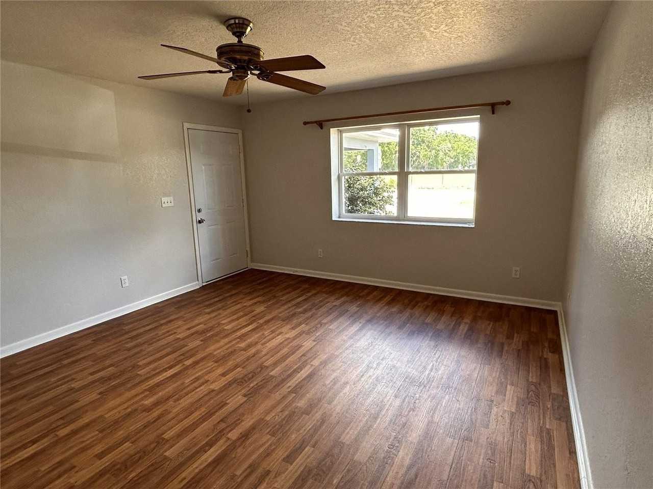 911 Nw 4th Ave - Photo 7 of 13