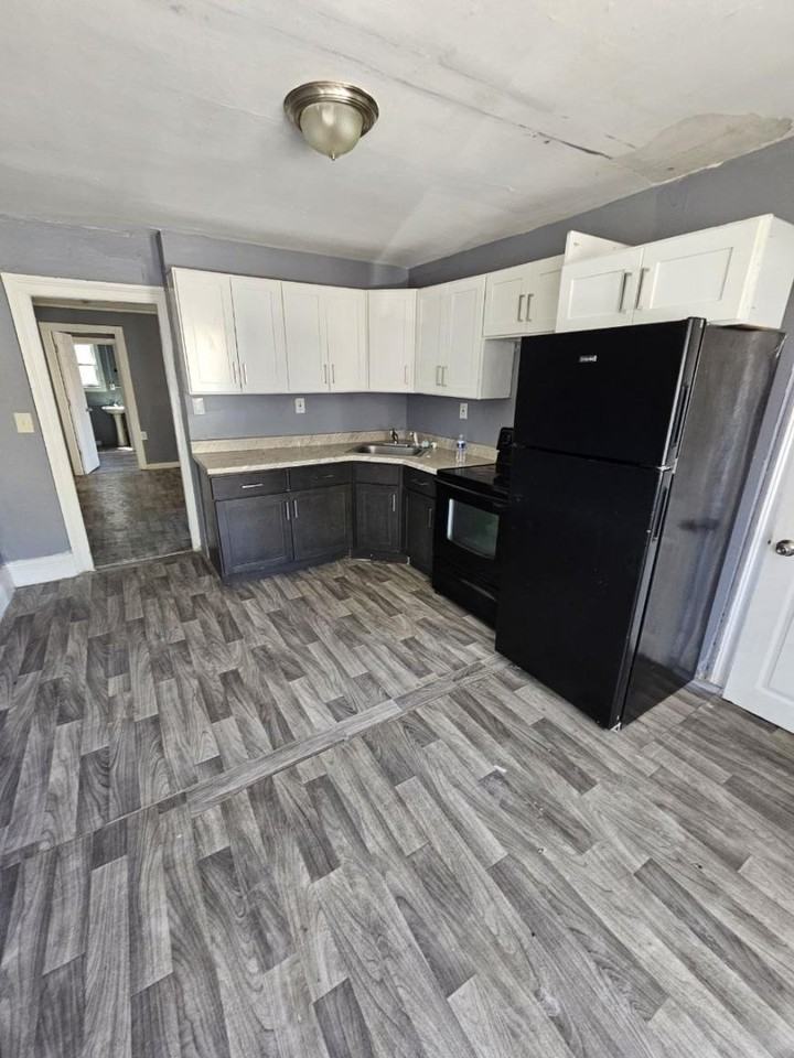 259 1st St - Photo 2 of 8