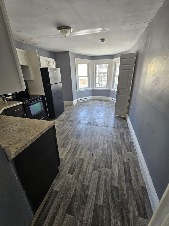 259 1st St - Photo 3 of 8