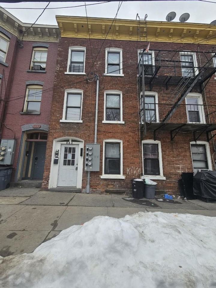 187 Renwick St