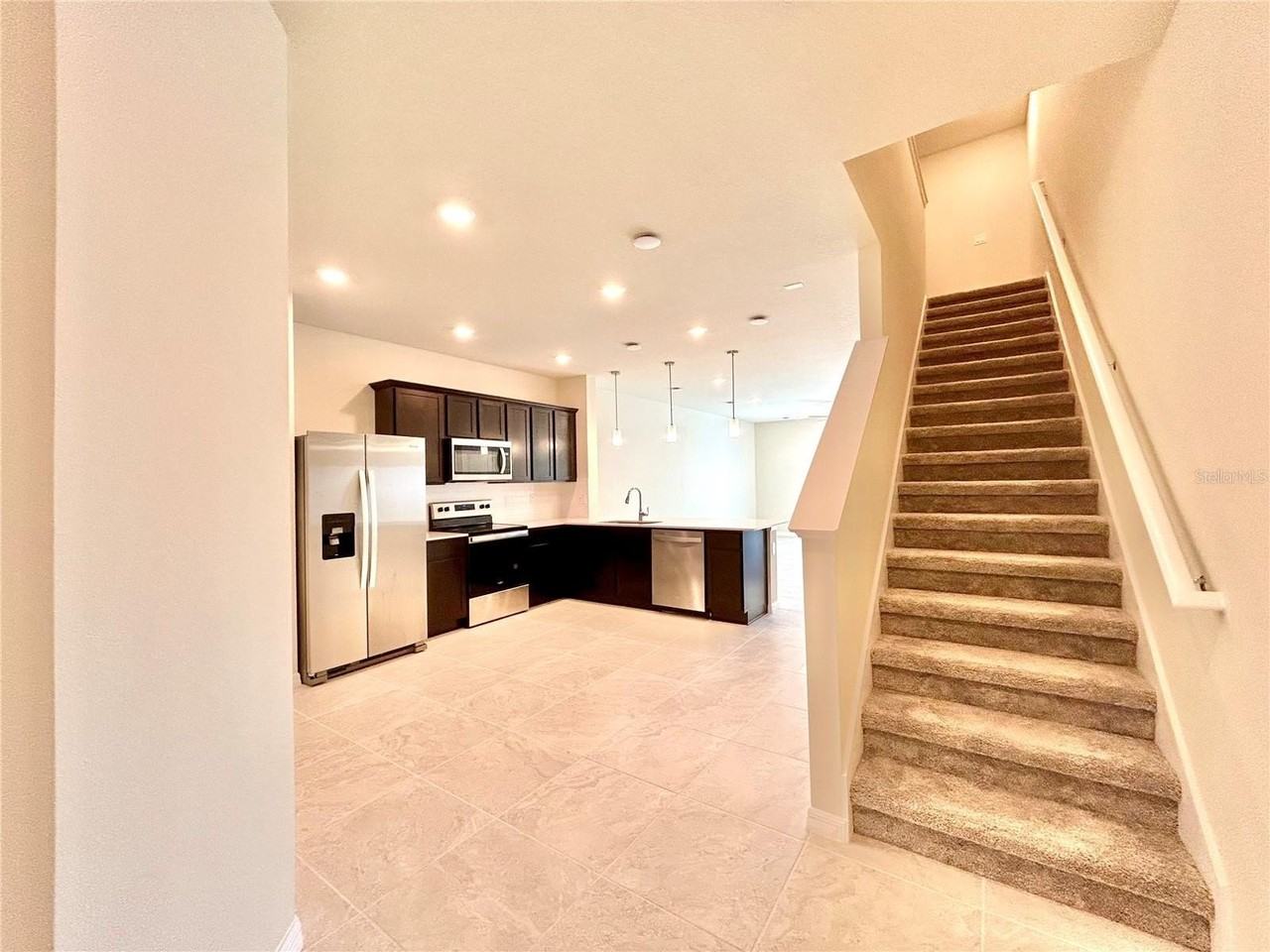 4652 Sparkling Shell Ave - Photo 2 of 36