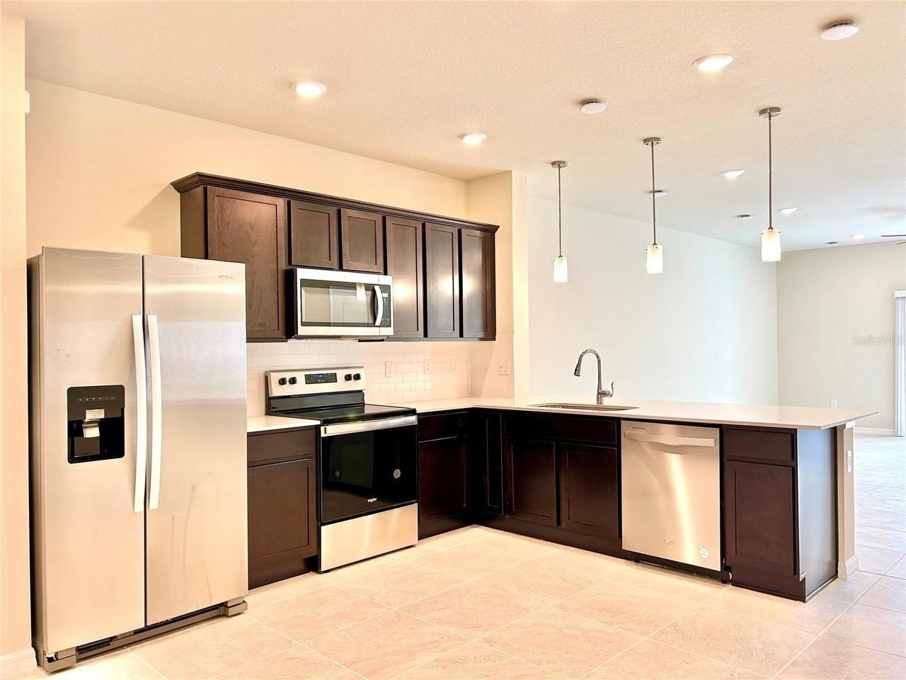 4652 Sparkling Shell Ave - Photo 4 of 36