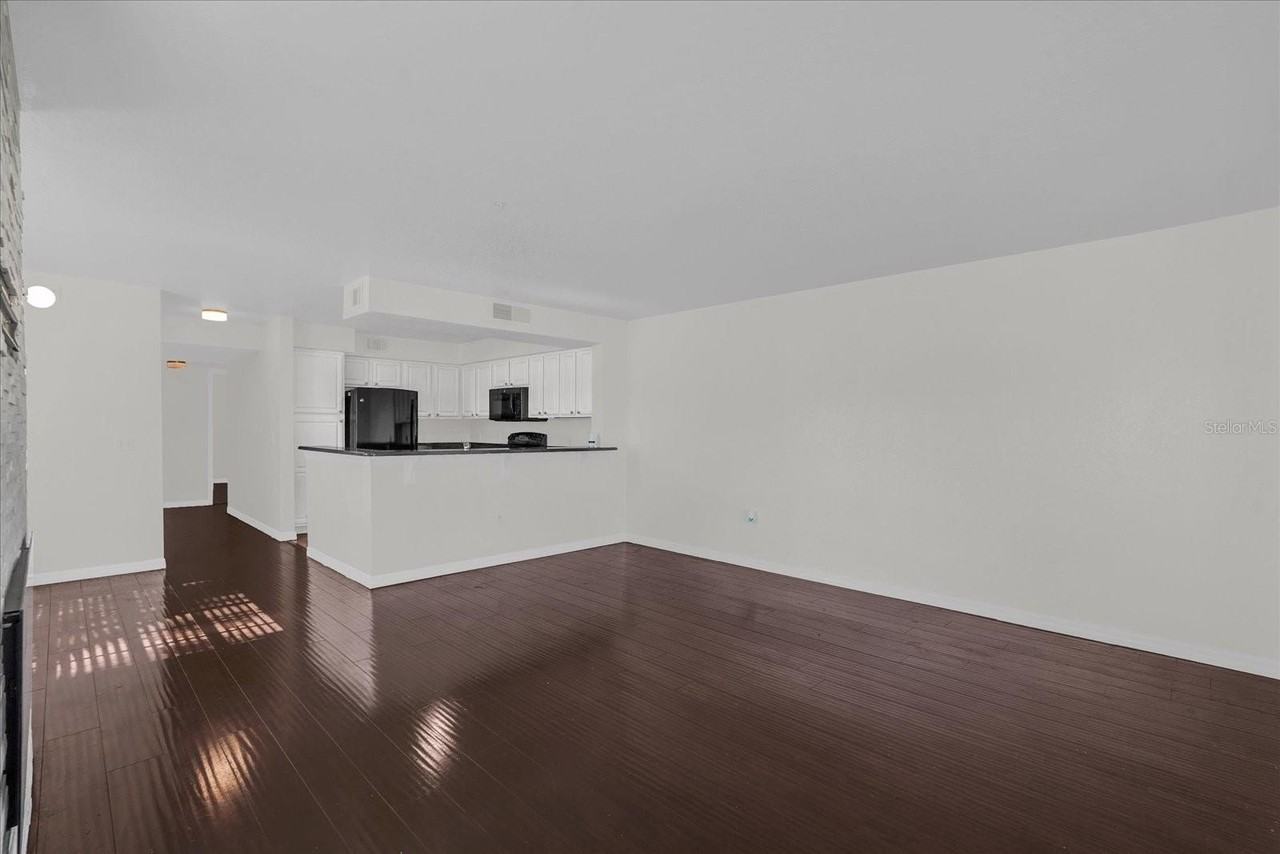 13953 Fairway Island Dr #618 - Photo 6 of 32