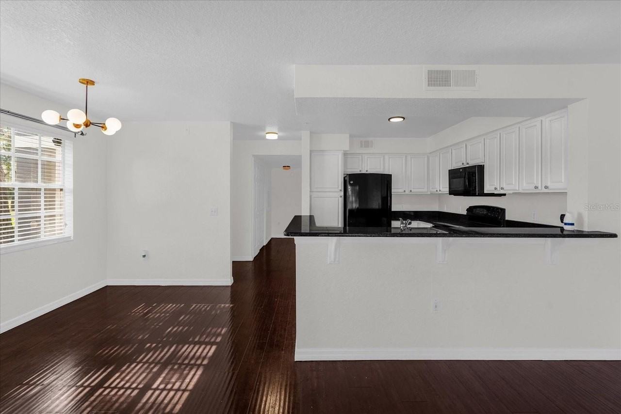 13953 Fairway Island Dr #618 - Photo 7 of 32