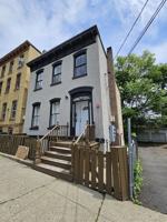 featured image of 136 Johnston St