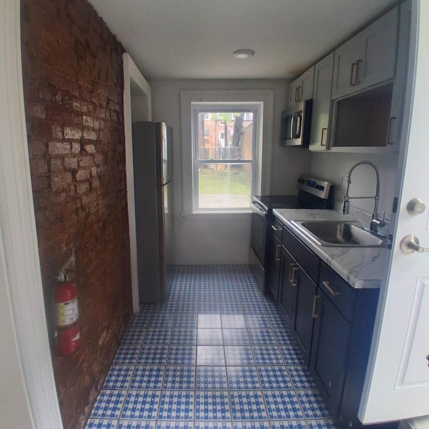 136 Johnston St - Photo 2 of 6