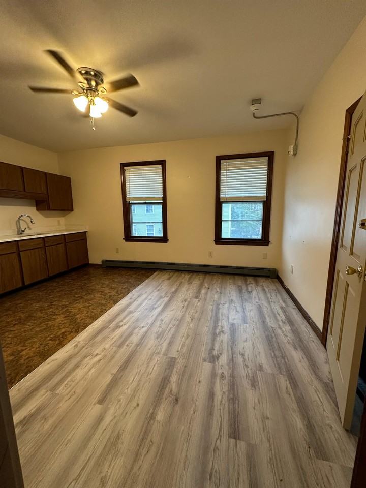 47-49 Foster Street - Photo 4 of 9