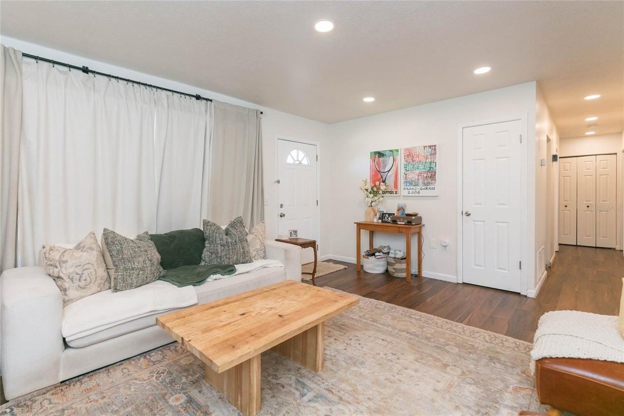 1612 Berkshire Dr - Photo 3 of 25