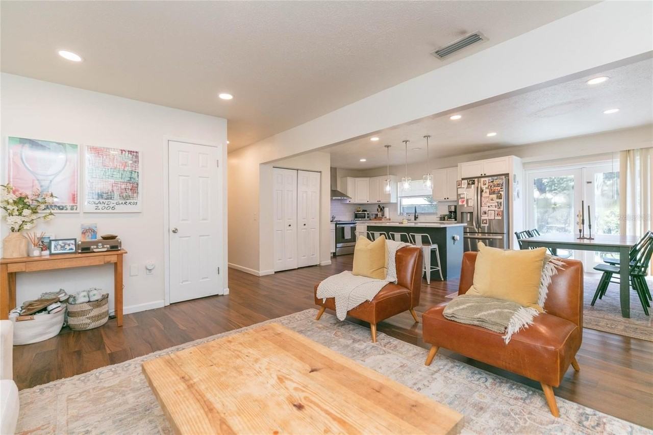 1612 Berkshire Dr - Photo 4 of 25