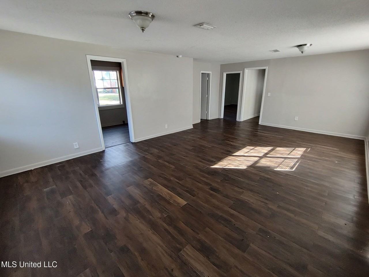5443 Hubert St - Photo 3 of 12