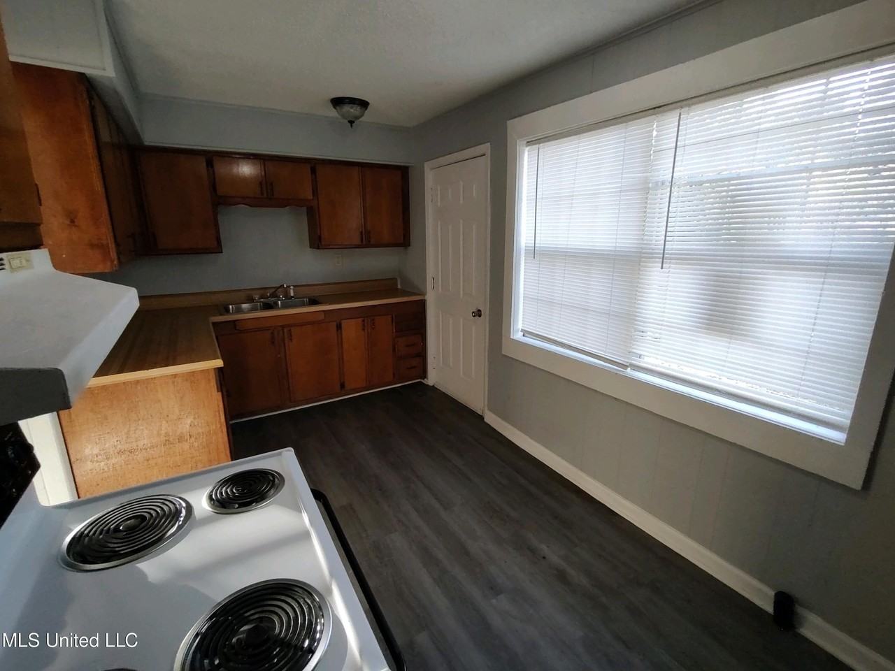 5443 Hubert St - Photo 5 of 12