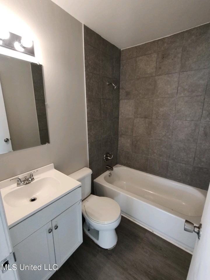 5443 Hubert St - Photo 6 of 12