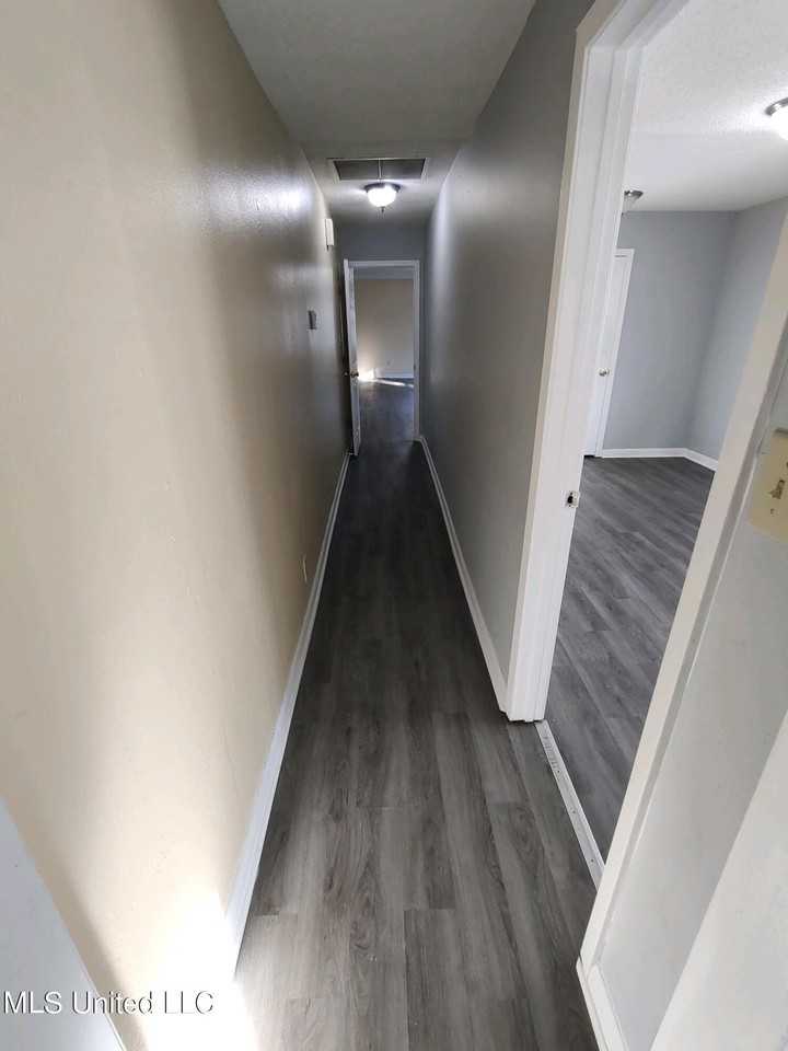 5443 Hubert St - Photo 7 of 12