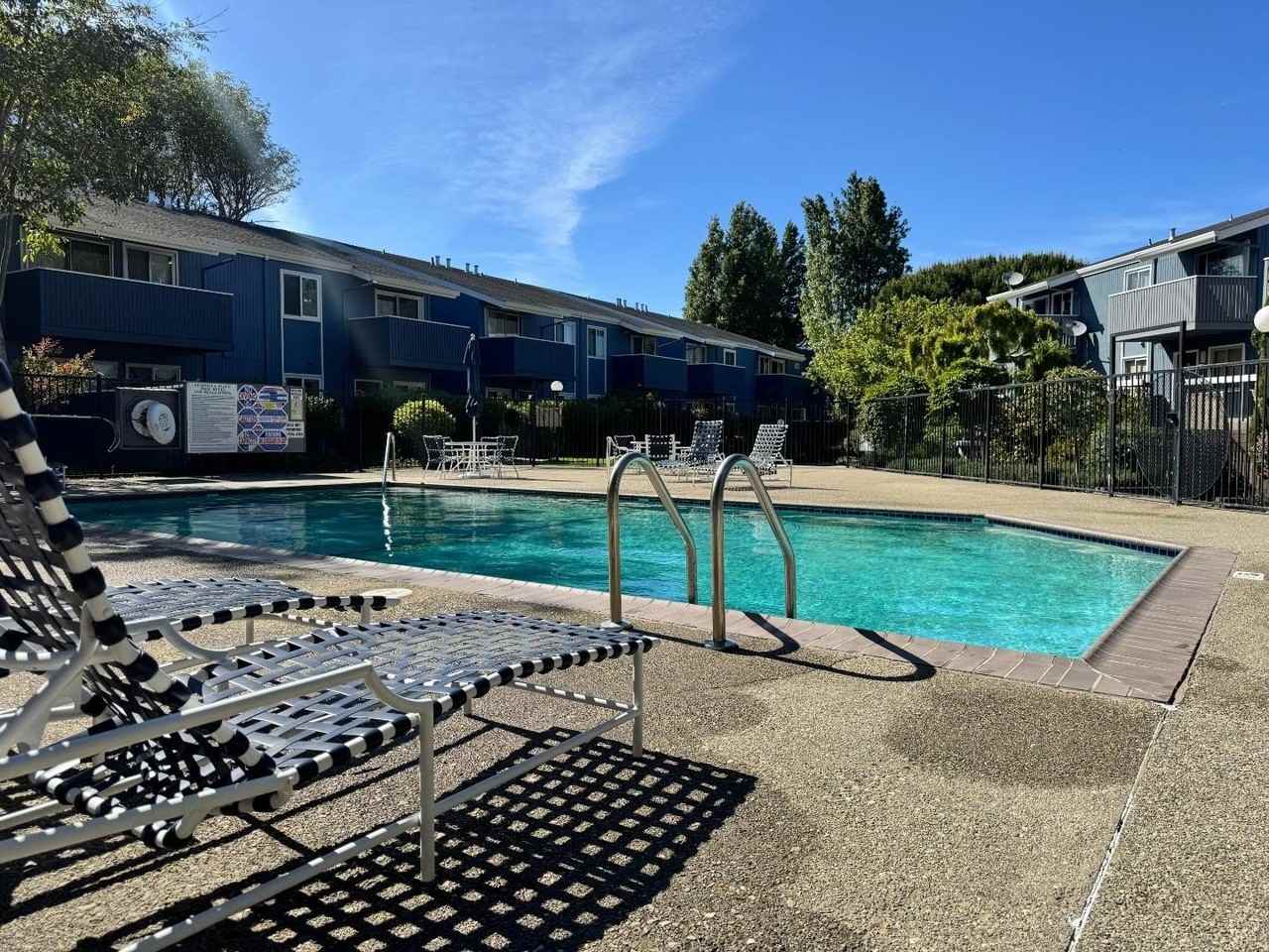 1126 Cherry Ave - Photo 2 of 5