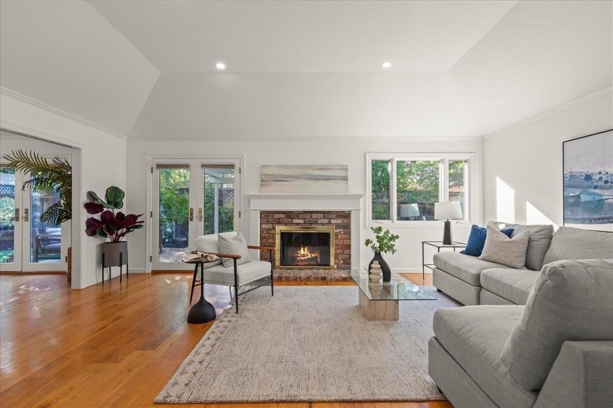 1028 Clark Ave - Photo 3 of 15