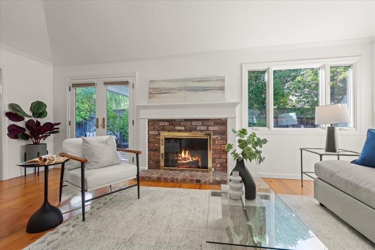 1028 Clark Ave - Photo 5 of 15