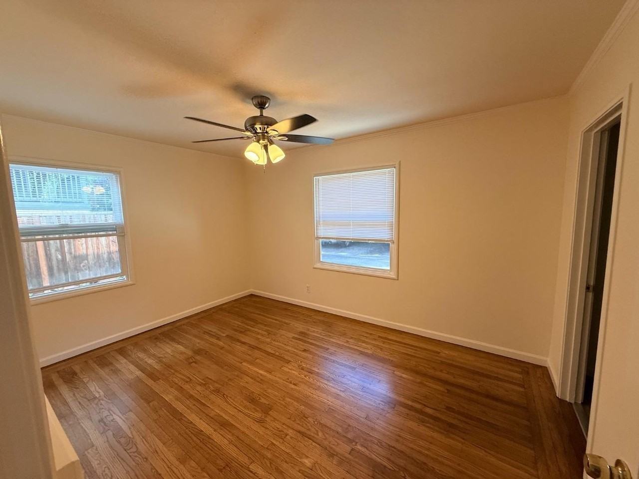 816 Cowper St - Photo 5 of 9