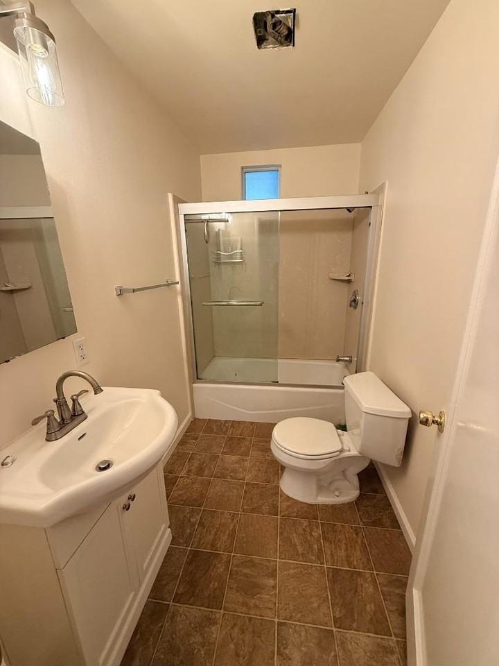 816 Cowper St - Photo 7 of 9