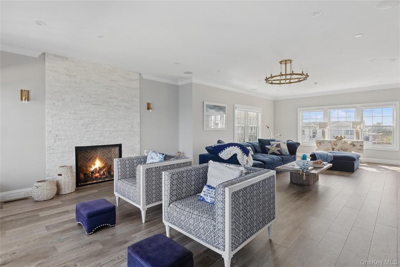 39 Shinnecock Rd - Photo 2 of 35