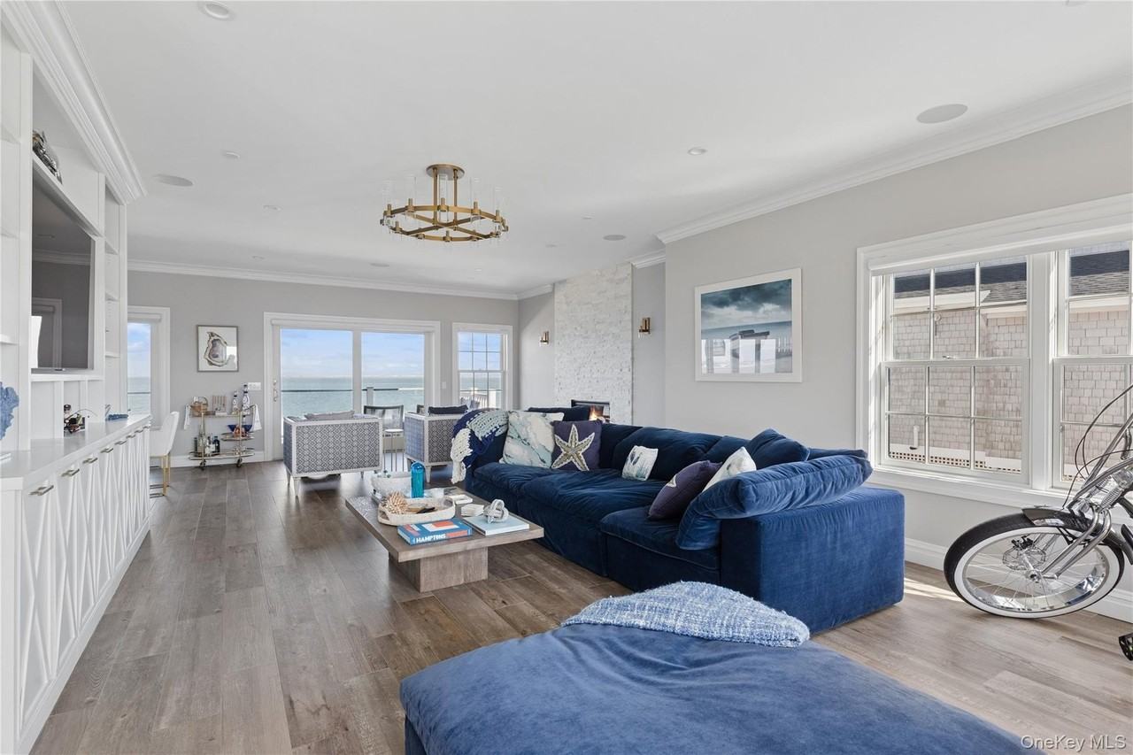 39 Shinnecock Rd - Photo 4 of 35