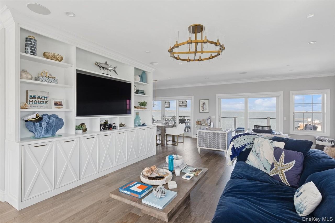 39 Shinnecock Rd - Photo 5 of 35