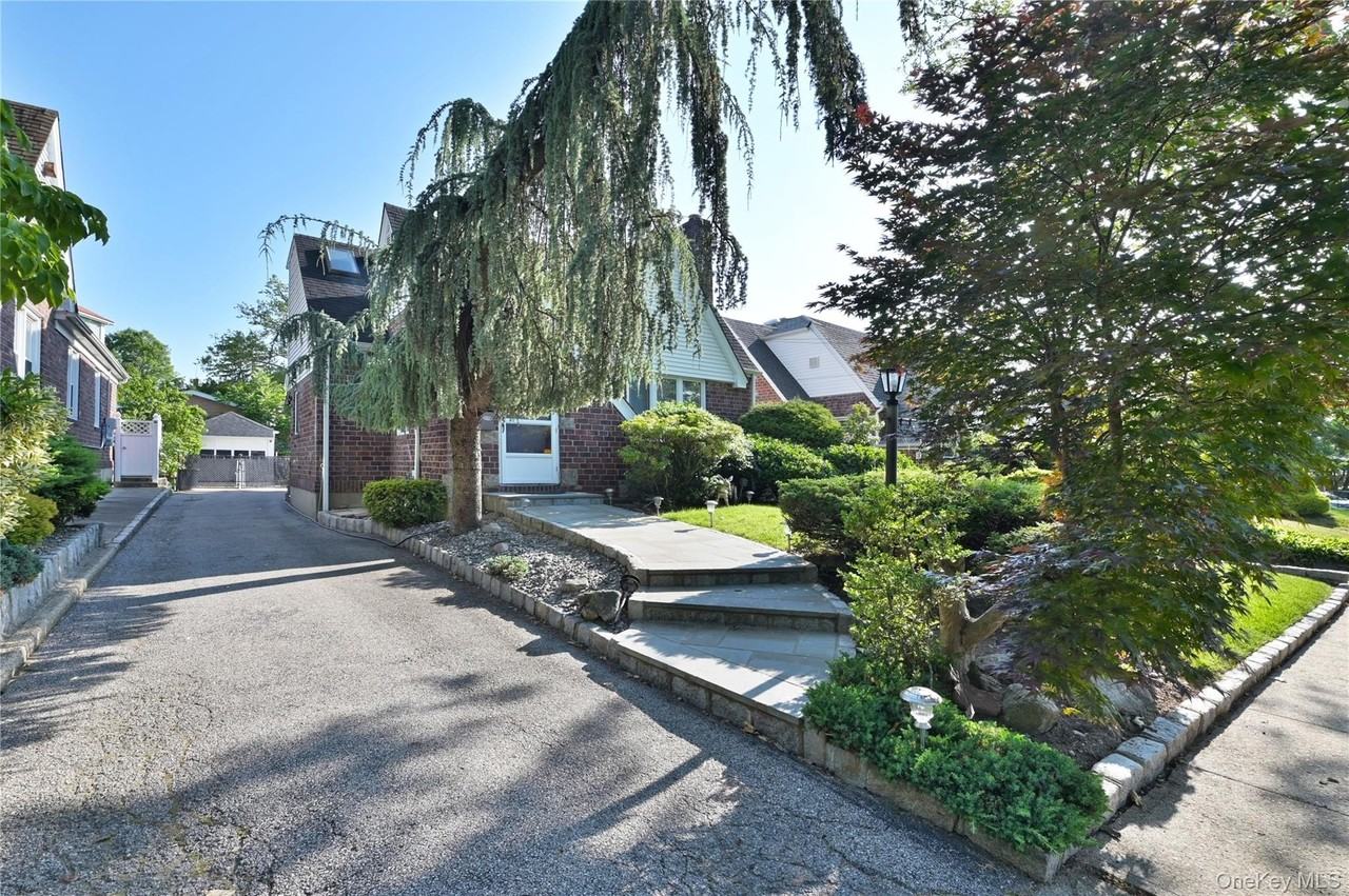 24948 Rushmore Ter - Photo 2 of 29