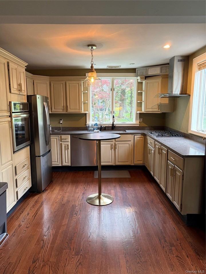 35 2nd Ave - Photo 4 of 10