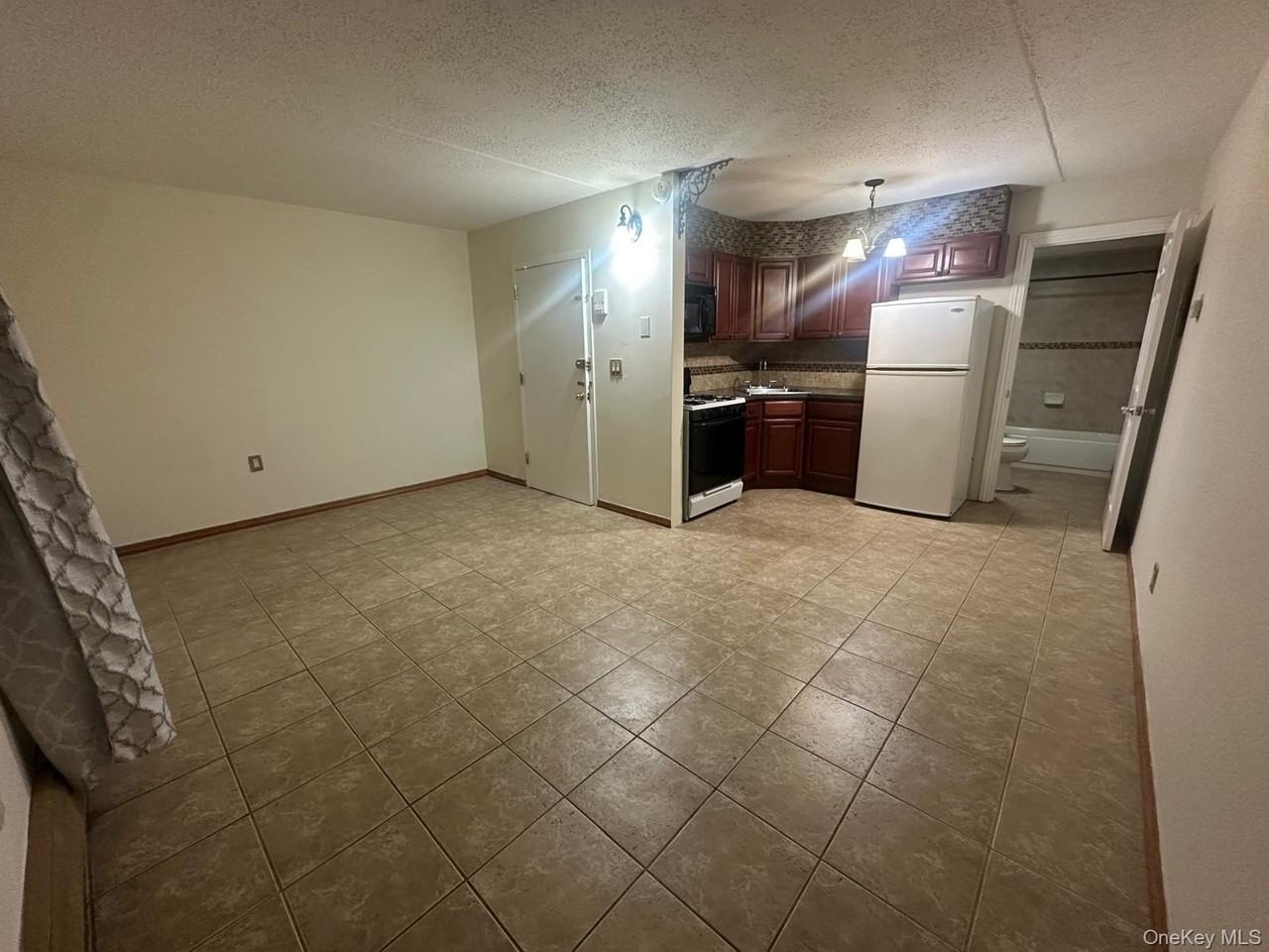 5607 Clover Pl #102 - Photo 3 of 4