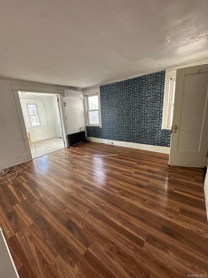 173 Crary Ave - Photo 2 of 5